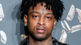 21 Savage geeft zichzelf aan voor 2 aanklachten en wordt vrijgelaten in obligaties in Georgië